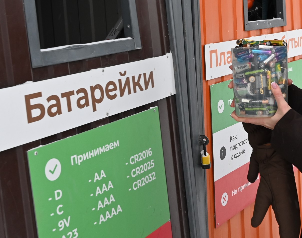 В День сохранения почв ведомства Якутии организовали сдачу опасных отходов на утилизацию