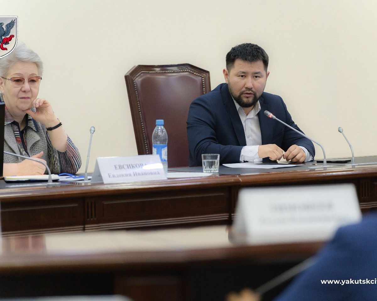 В Якутске прошло заседание координационного штаба по поддержке участников СВО и их семей с Евгением Григорьевым
