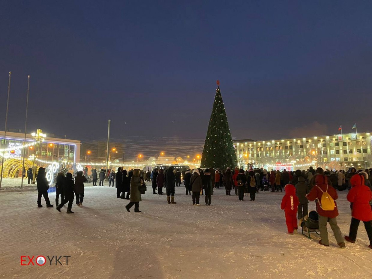 Первые новогодние елки зажглись в Якутске