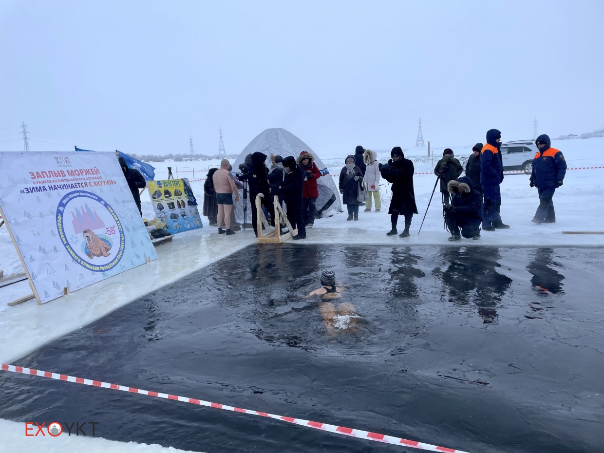 Саха моржи совершили экстремальный заплыв в Якутске