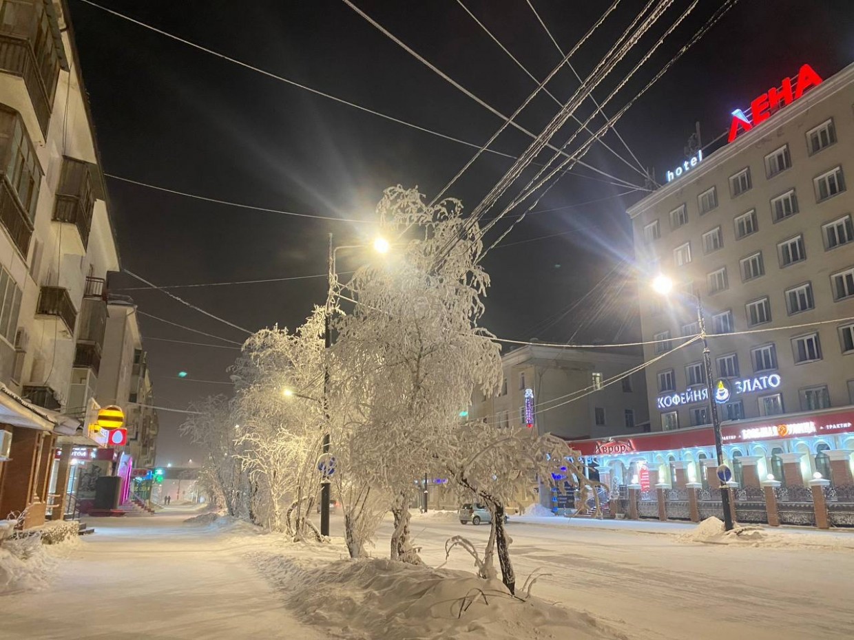 Уличное освещение установили на улицах Труда, Очиченко и Птицевод в Якутске