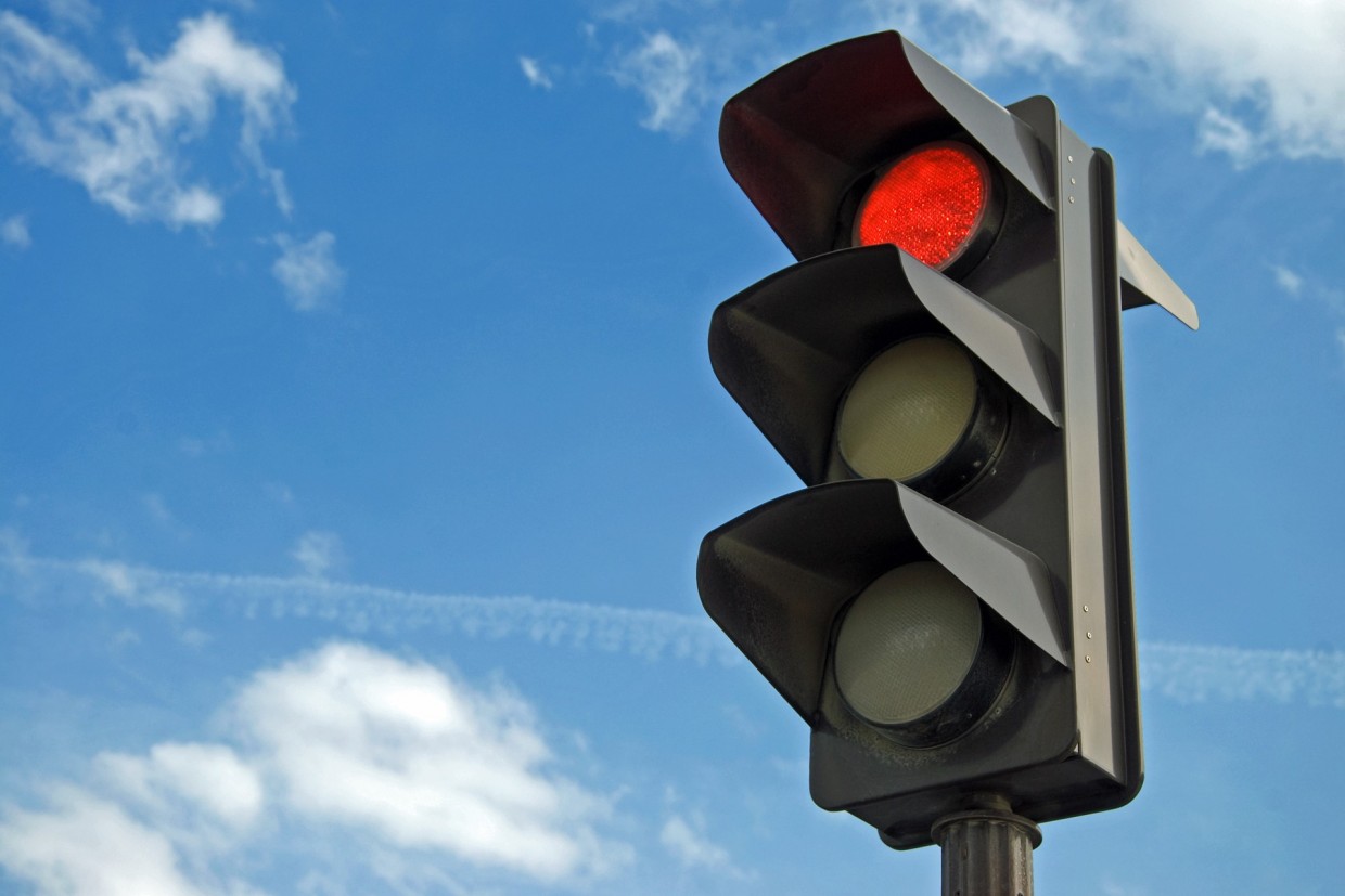 Изменен режим работы светофоров на двух перекрестках Якутска