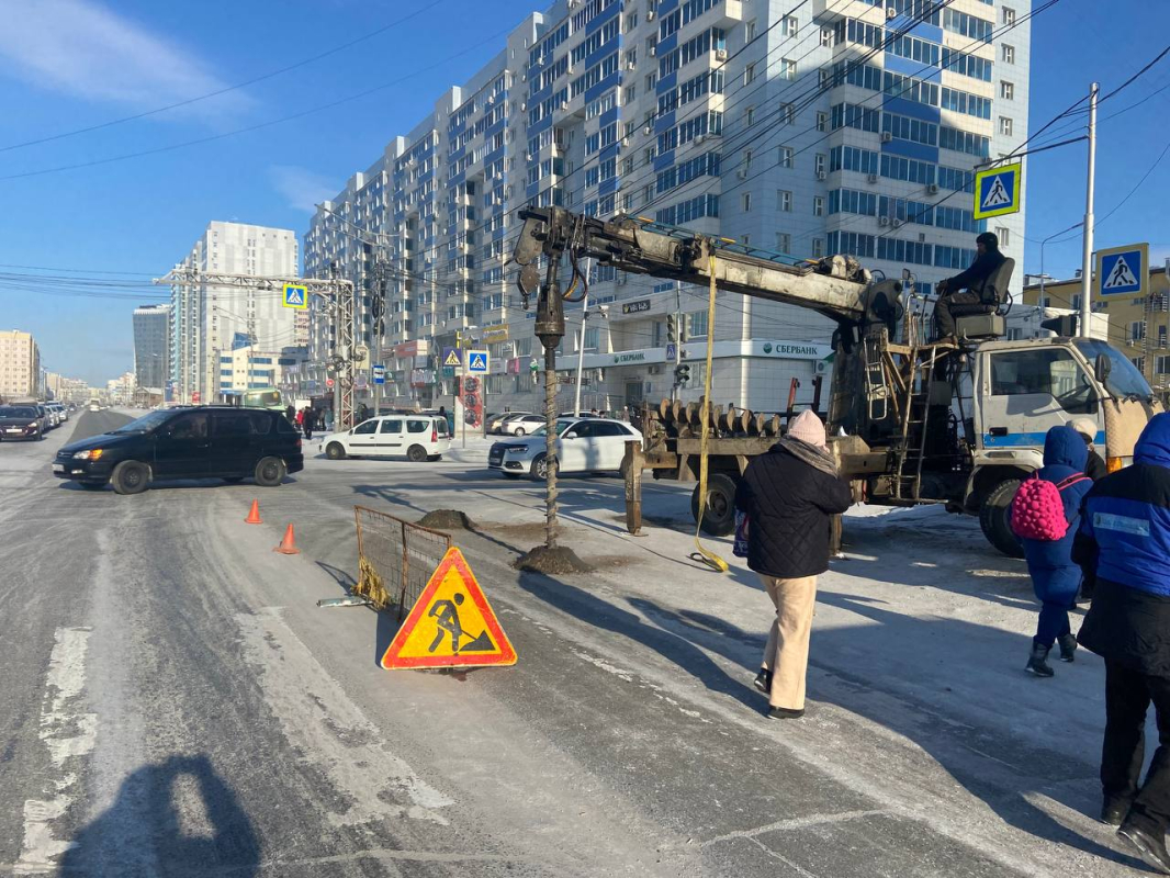 В связи с утечкой газа ограничили движение по улице Лермонтова в Якутске