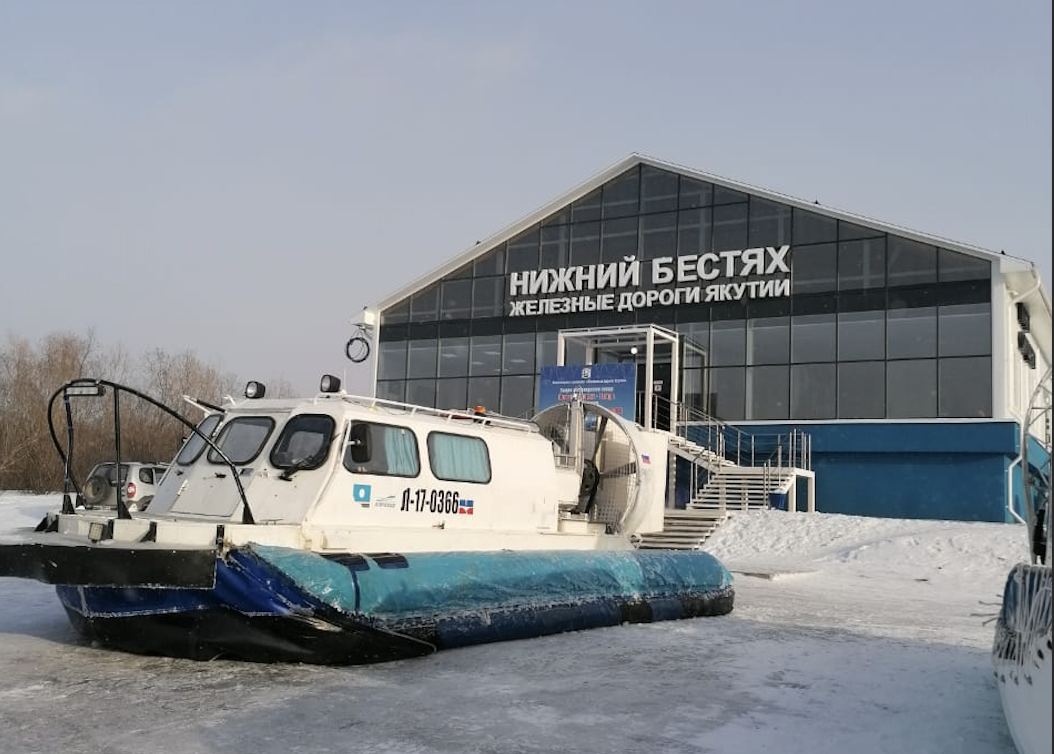 На переправе Якутска начинают курсировать судна на воздушной подушке