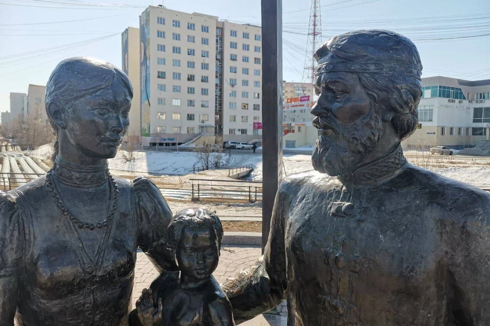Памятник Дежнёву и Абакаяде в Якутске отреставрируют целиком 