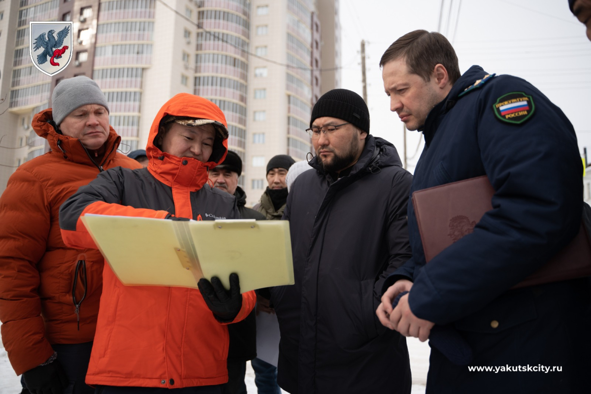 Глава Якутска проинспектировал капитальный ремонт проспекта Ленина