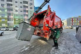 «Якутскэкосети» не может вывезти мусор - мусоровозы застревают в снегу