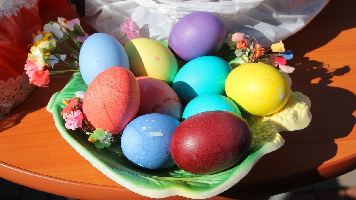 В Роспотребнадзоре объяснили, как покрасить яйца на Пасху и не отравиться