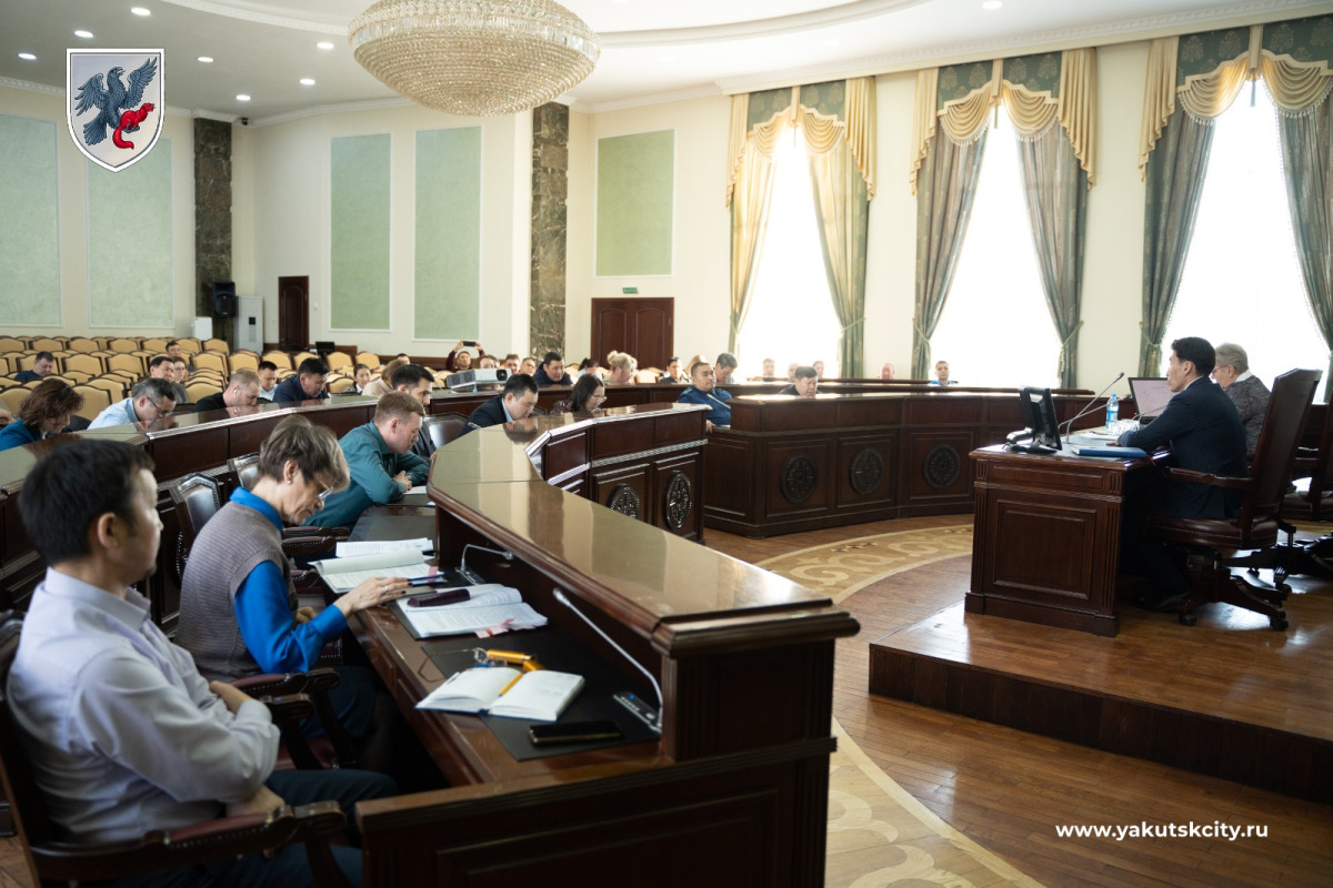 Власти Якутска обсудили вопрос содержания придомовых территорий многоквартирных домов