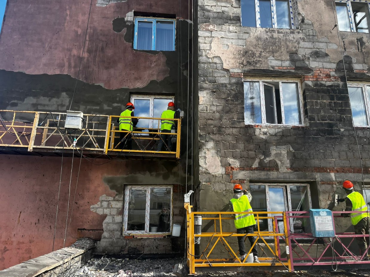 В Якутске ведутся ремонтно-восстановительные работы в доме у «Илин Энэр»