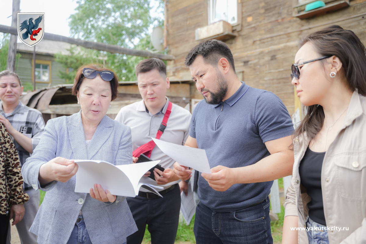 Власти Якутска продолжают встречаться с жителями округов для решения проблемных вопросов