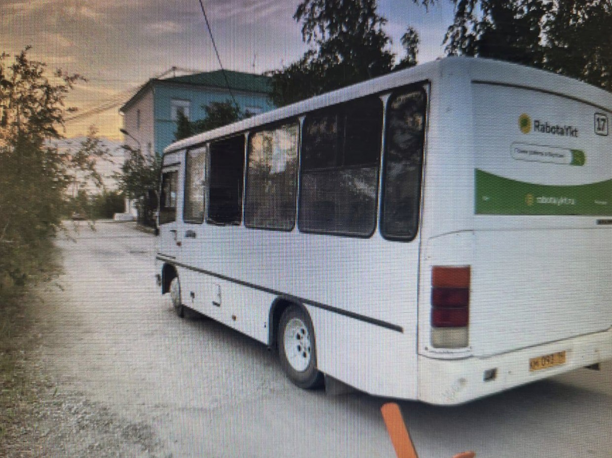 Пожилой пассажир выпал из окна автобуса в Якутске
