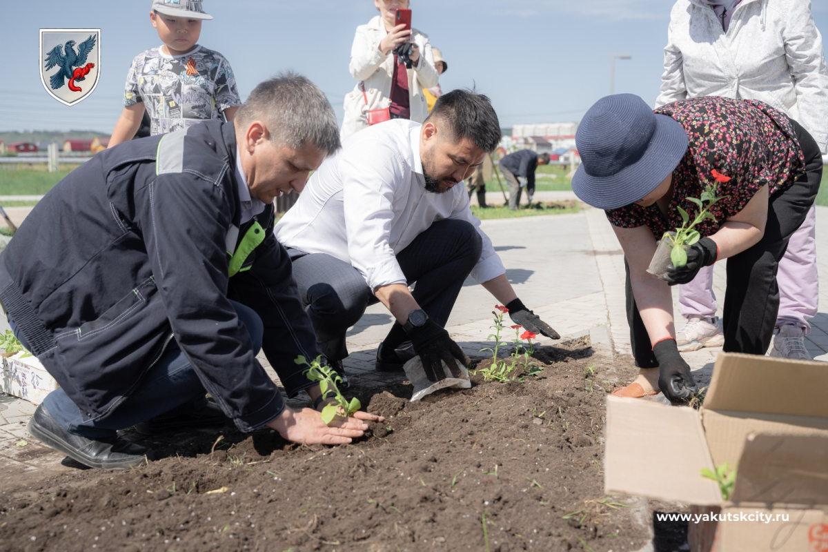 В Якутске посадили цветы в память павших воинов Великой Отечественной войны