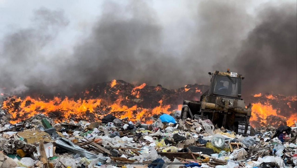 Ликвидирован пожар на мусорном полигоне Якутска