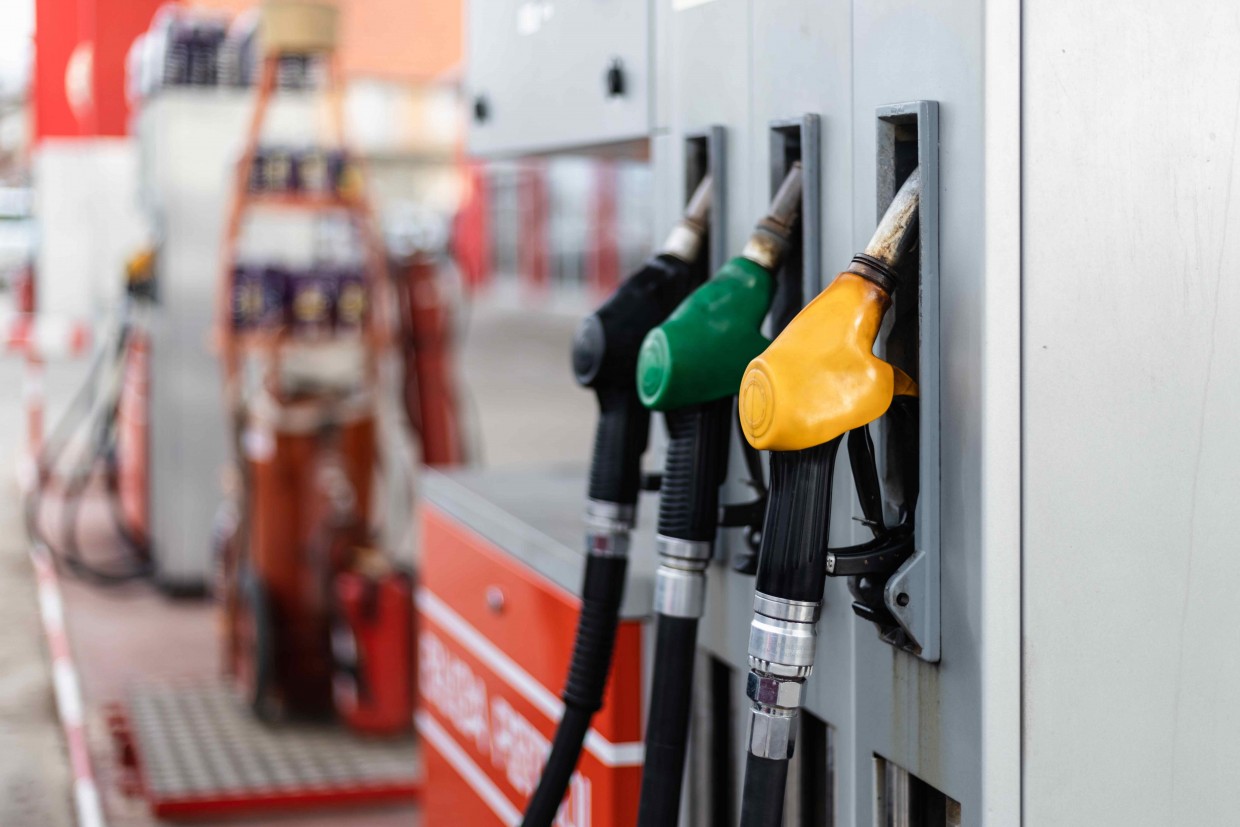 Госкомцен прокомментировал повышение цен на бензин в Якутске