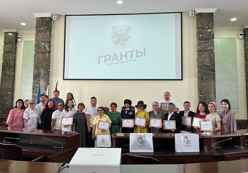 Гранты главы города Якутска получат «Особый ребенок», федерация самбо и реабилитационный центр