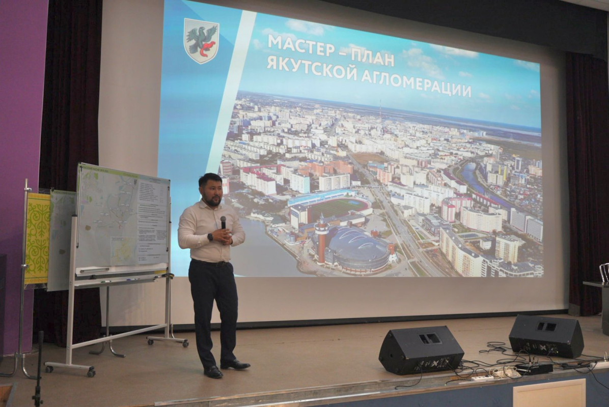 Евгений Григорьев представил мастер-план развития Якутска жителям села Хатассы