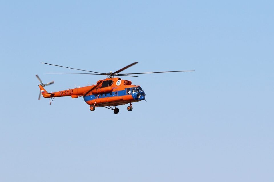 Вертолет Ми-2 совершил жесткую посадку в Жиганском районе Якутии