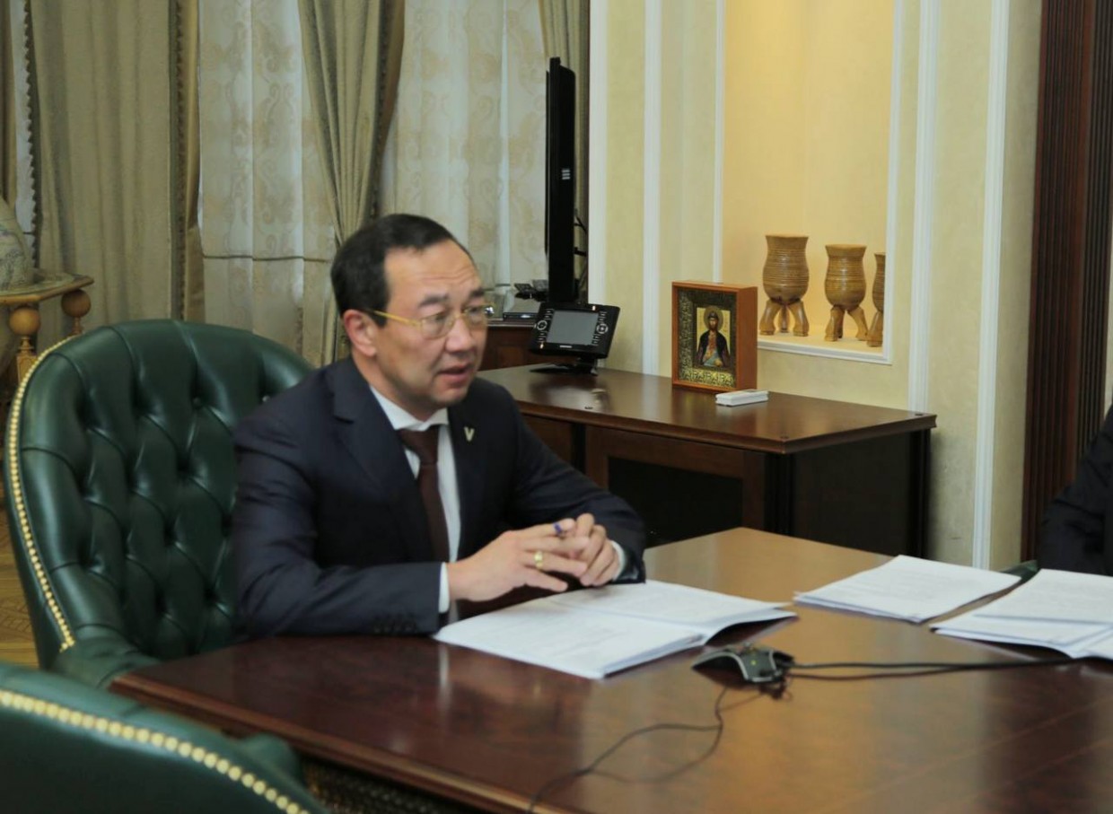 Глава Якутии провел заседание Единого координационного центра республики