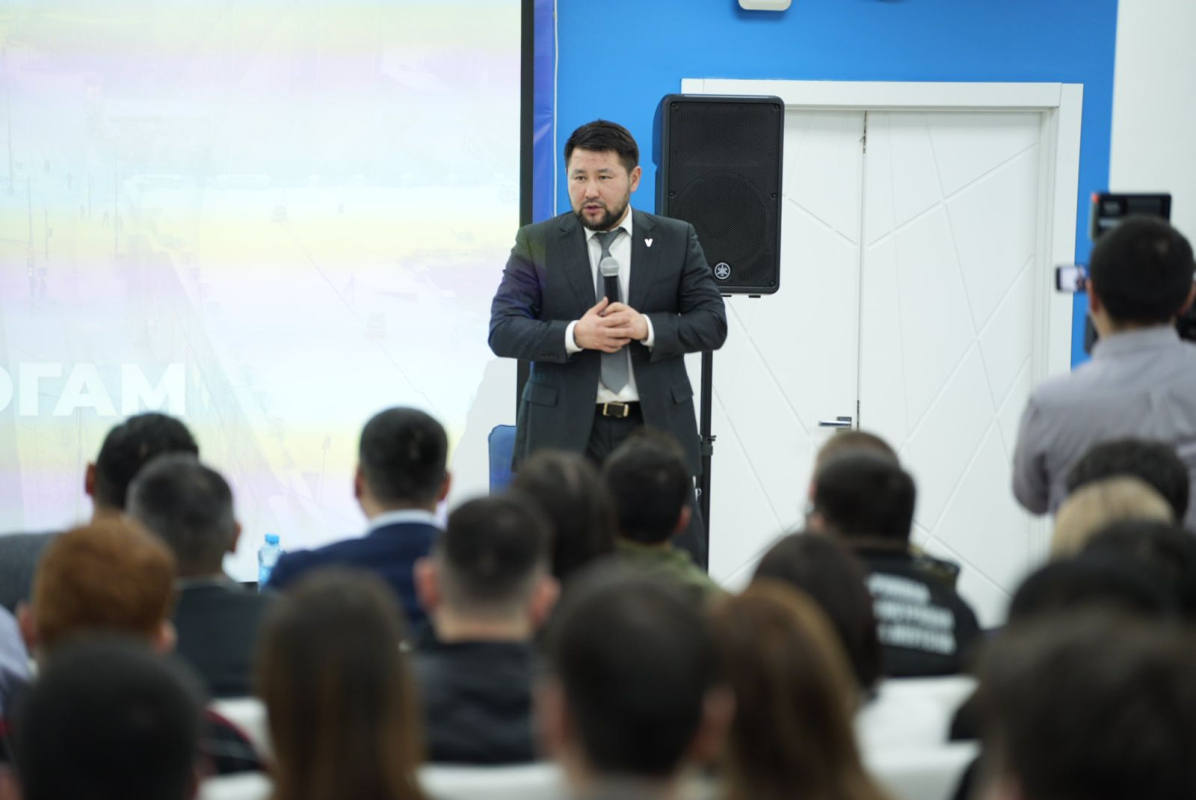 Евгений Григорьев выступил с отчетом перед якутскими IT-шниками