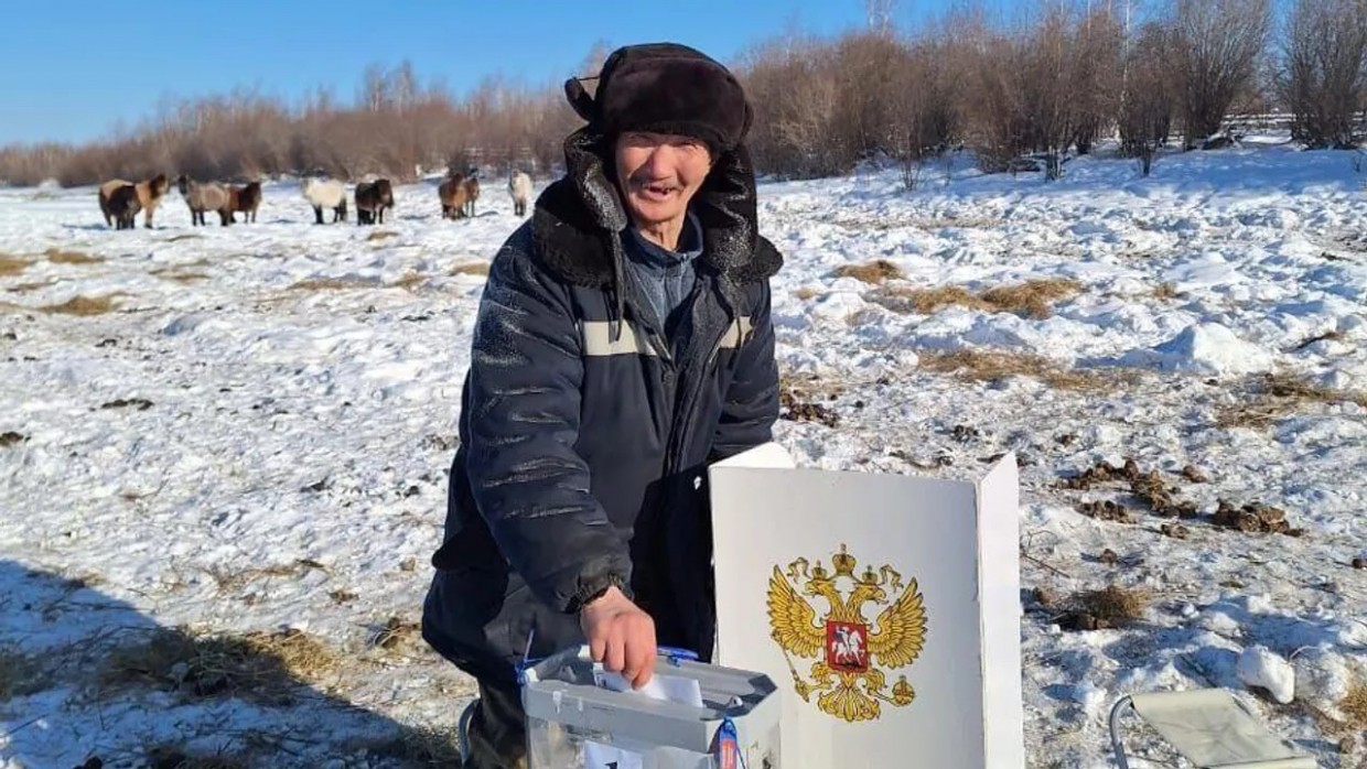 Жители двух районов Якутии проголосовали досрочно на выборах президента