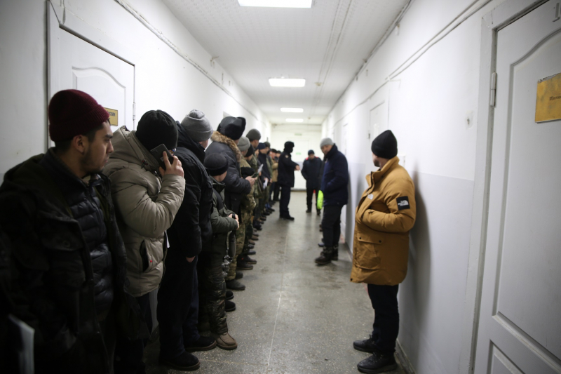 Полиция Якутска проверила 135 мигрантов и выявила одного нелегала