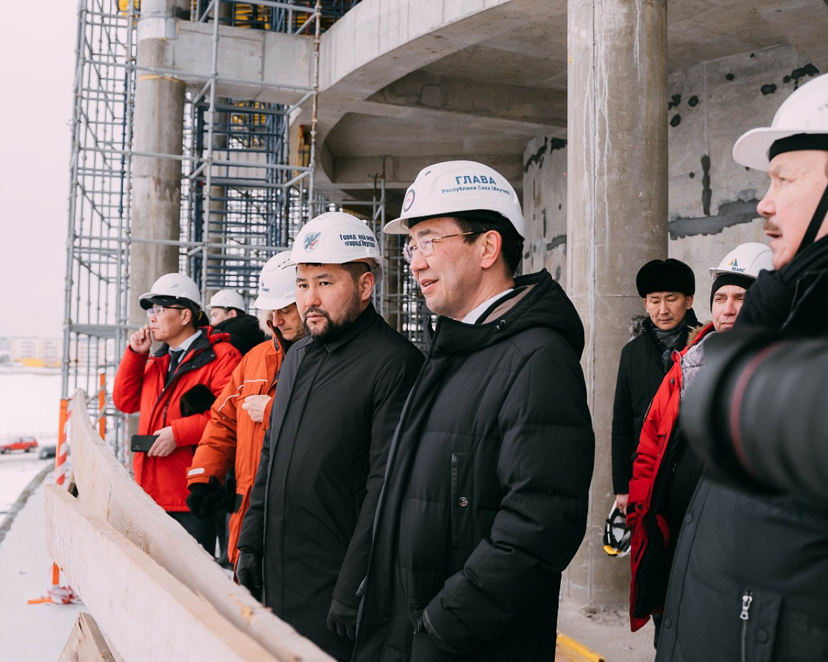 Айсен Николаев и Евгений Григорьев проверили ход строительства Арктического центра эпоса и искусств