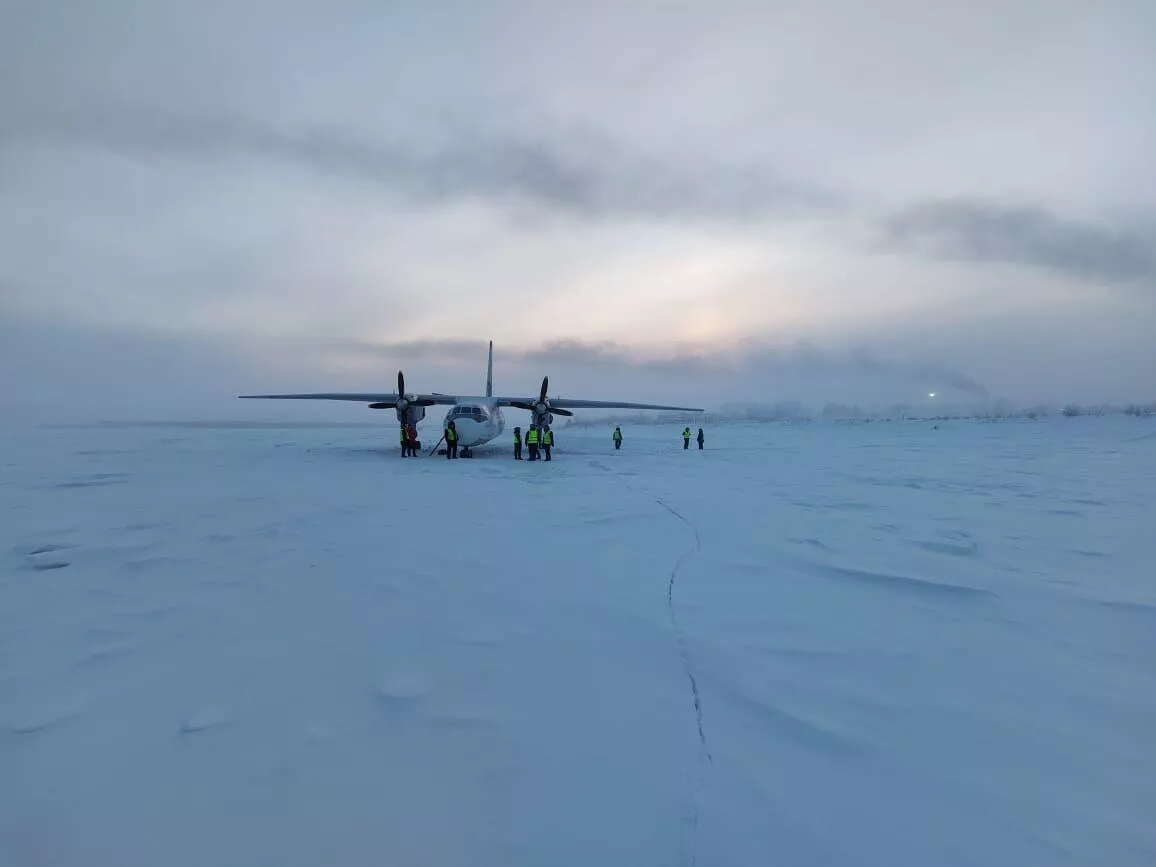 Пилот по ошибке посадил самолет на замерзшую реку в Якутии