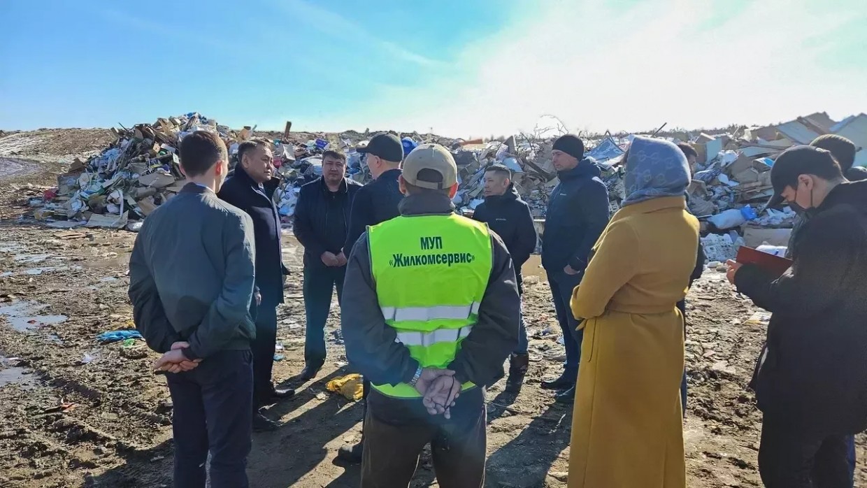Депутаты Якутской гордумы осмотрели новый мусорный полигон