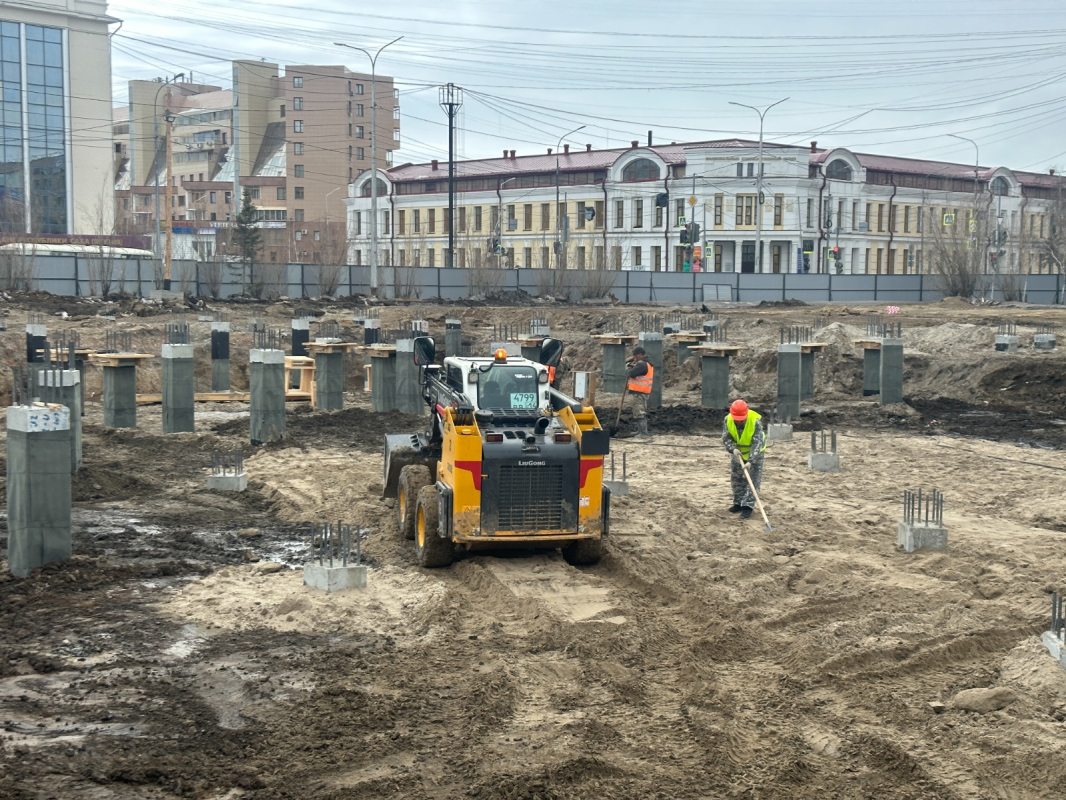 Строители приступили к активной фазе реконструкции площади Ленина города Якутска