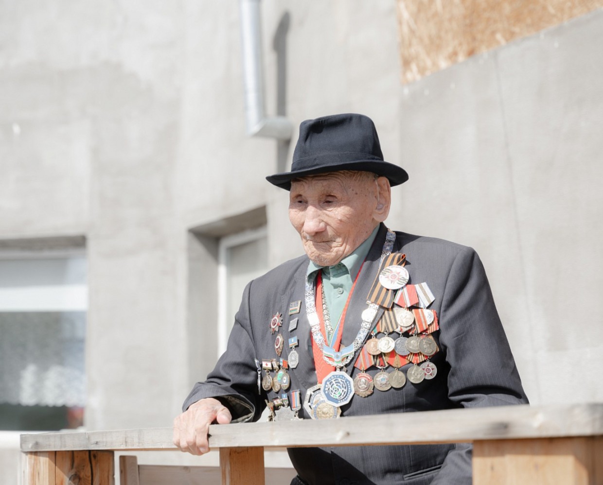 В Мархе поздравили ветерана Великой Отечественной войны Наума Слепцова