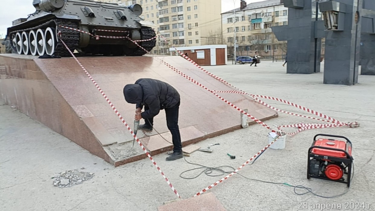 В Якутске проводят ремонт на площади Победы