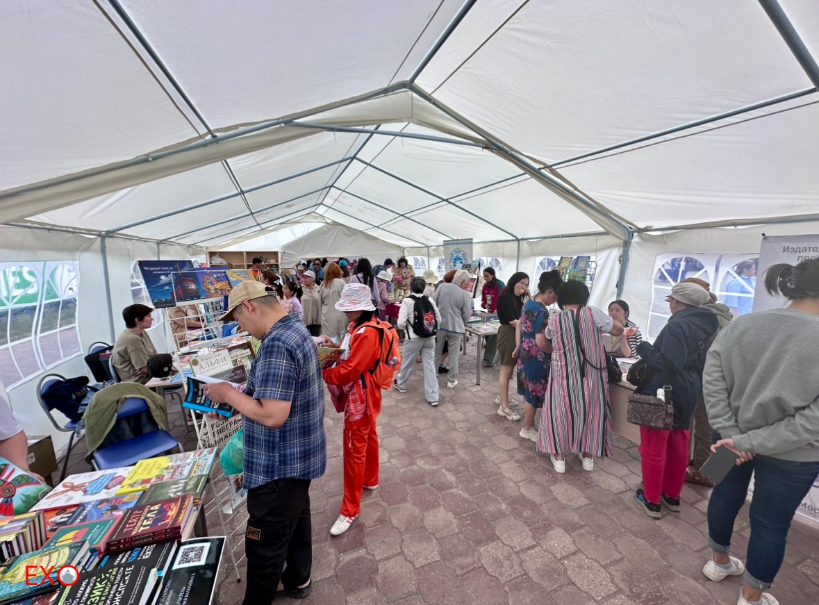 В Якутске проходит международная ярмарка «Книжный ветер»