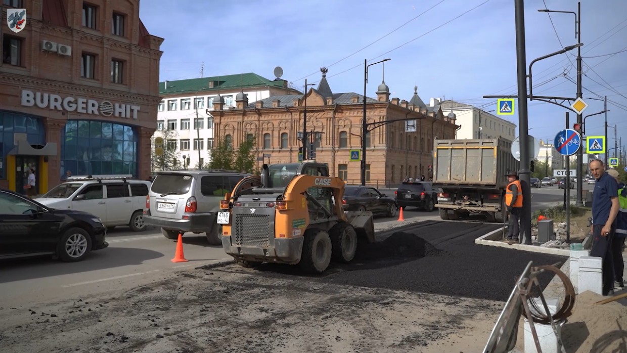 Ямочный ремонт дорог в Якутске завершится 19 июня