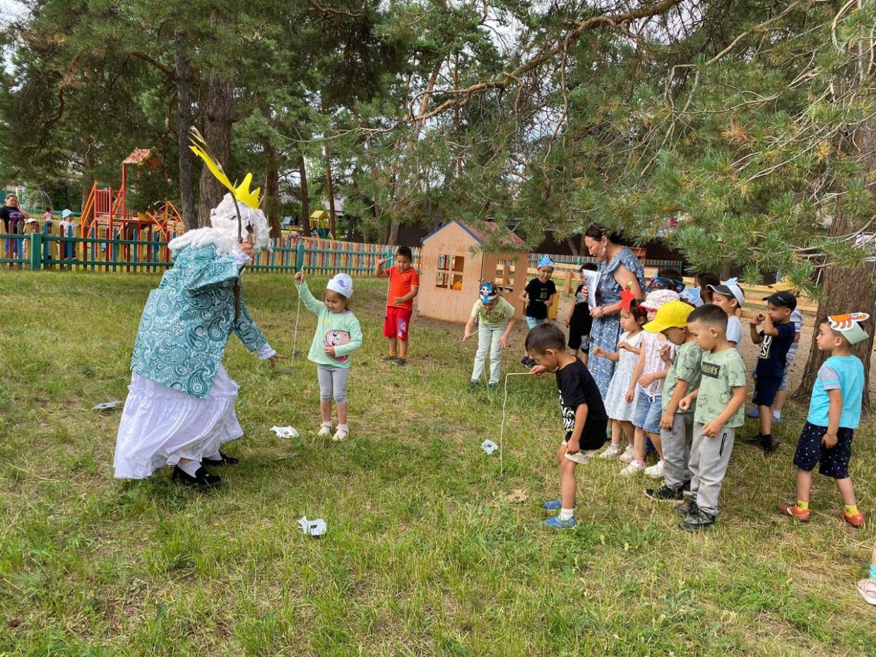Весь июнь продолжают работать детские сады Якутска
