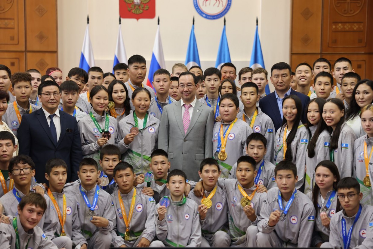 Глава Якутии встретился с победителями и призерами VIII Игр «Дети Азии»