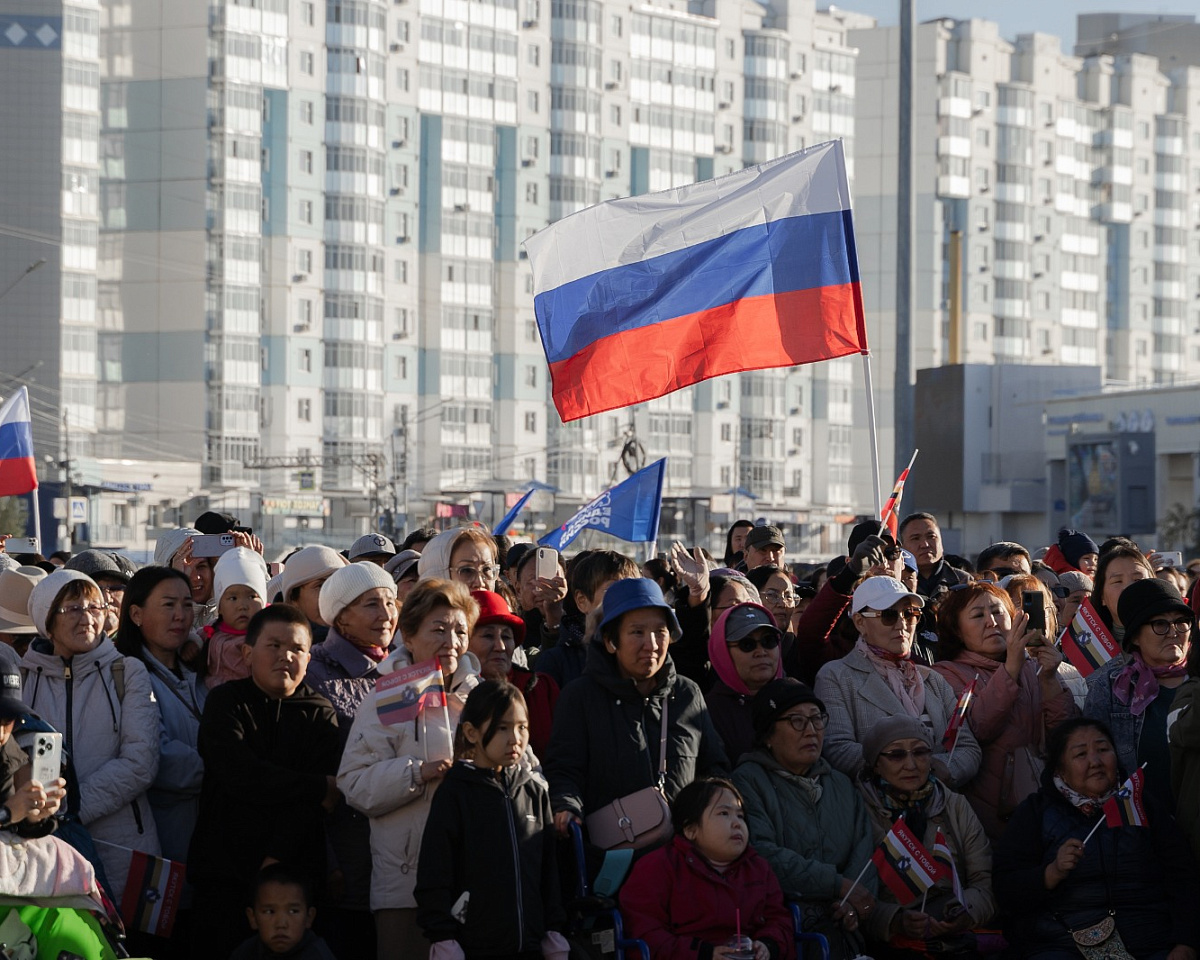 В Якутске состоялся благотворительный концерт «Курск, мы с тобой!»