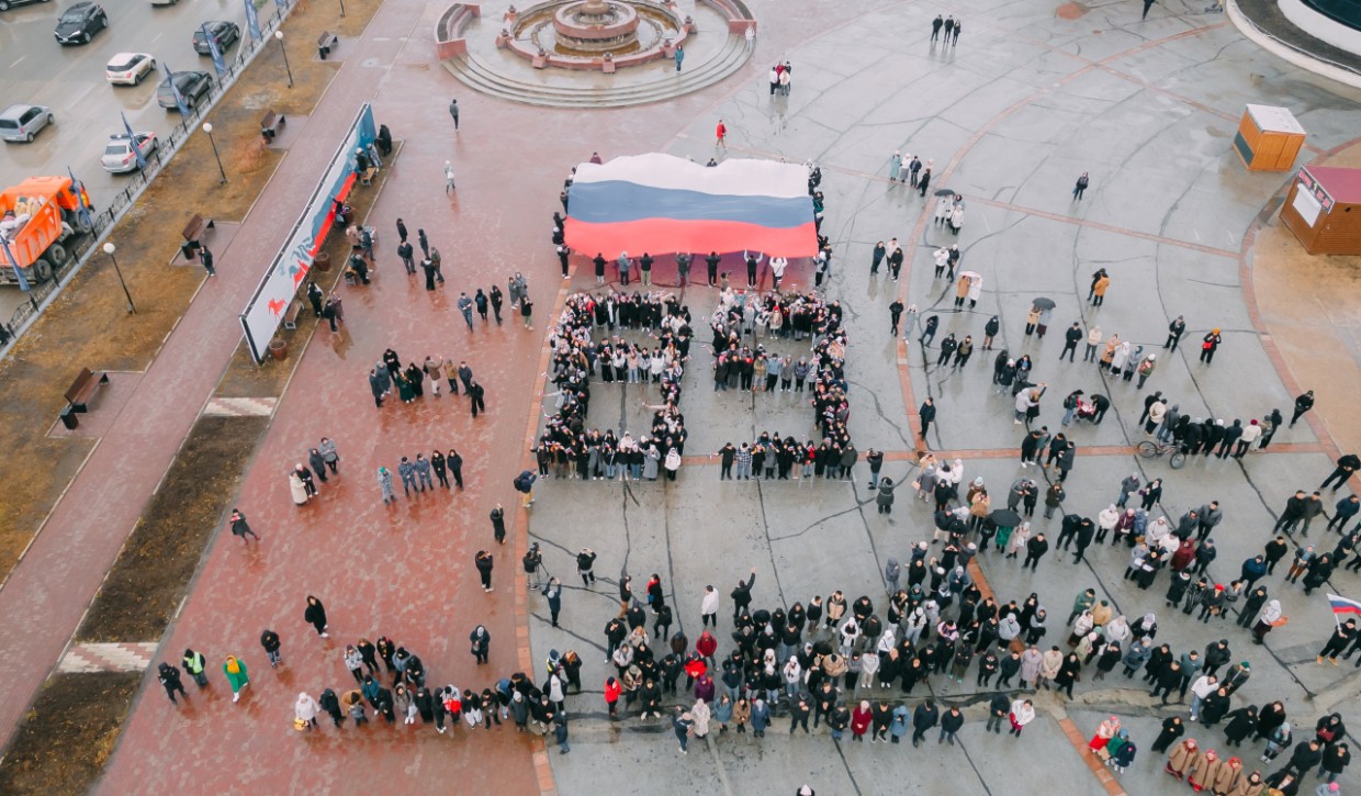 Митинг-концерт в честь воссоединения ДНР, ЛНР, Запорожской и Херсонской областей с Россией прошел в Якутске