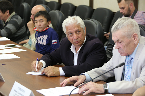 Новый состав Общественной палаты города Якутска провел первое заседание
