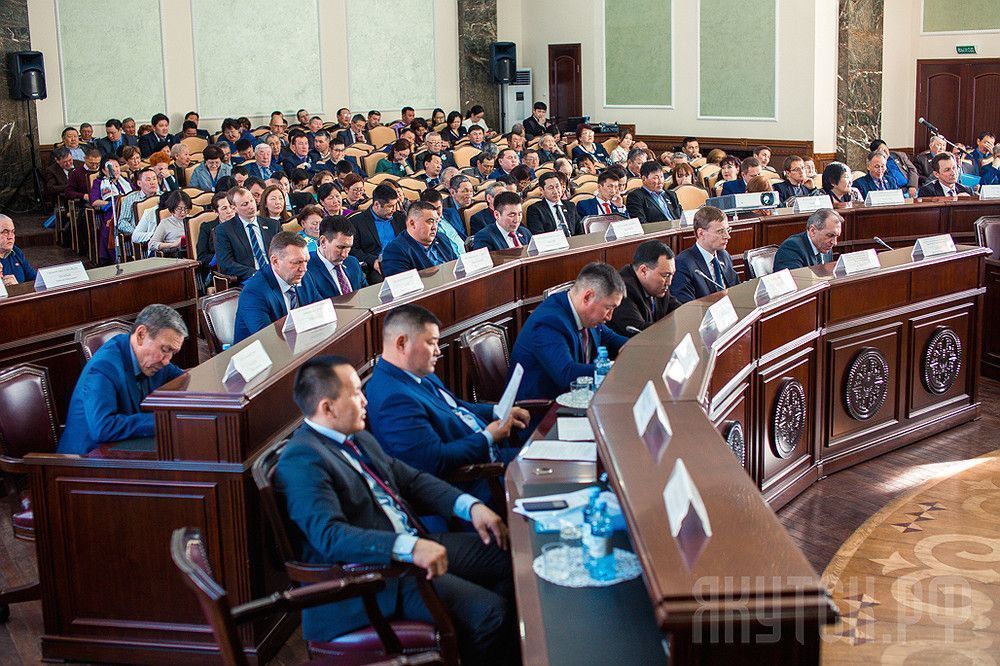 I Съезд депутатов Якутии: поддержать авторитет представительных органов 