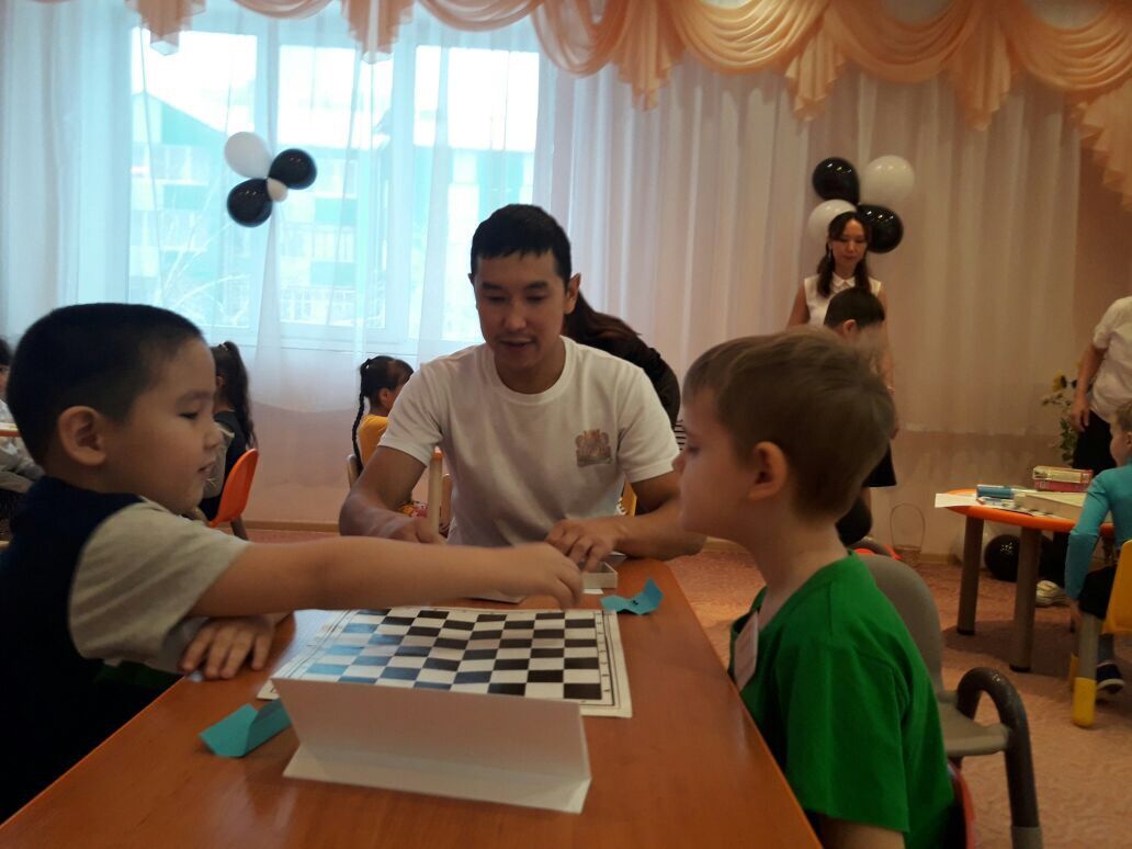 Дошкольники Губинского округа приняли участие в турнире по русским шашкам