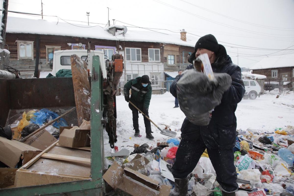 Субботник в Строительном округе Якутска: вывоз мерзлых отходов, пропарка выгребных ям  