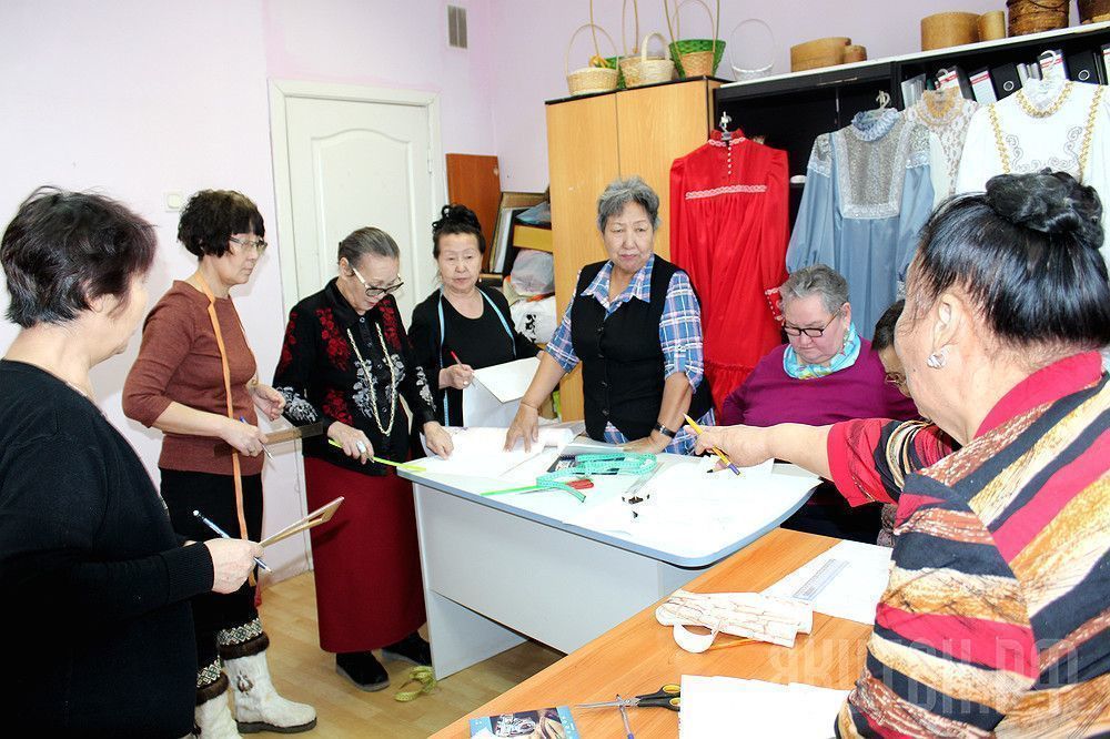 В Октябрьском округе возобновлены мастер-классы для пенсионеров