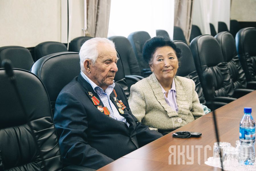 Дмитрий Садовников встретился с Советом старейшин города Якутска
