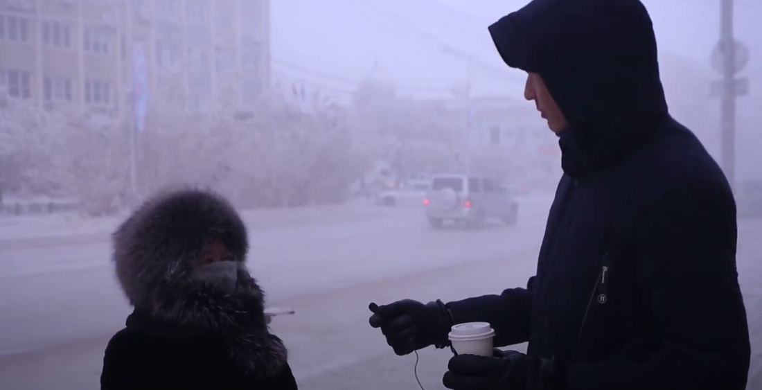 Соцэксперимент: доверяют ли жители Якутска незнакомцам. Видео