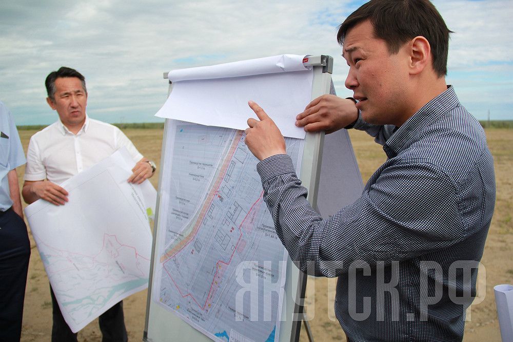 Айсен Николаев провел совещание по строительству индустриального парка «Кангалассы»