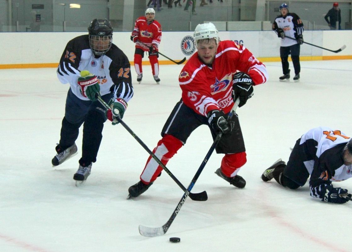 Команда «Якутскэнерго-М» выступает на всероссийском фестивале Ночной хоккейной лиги