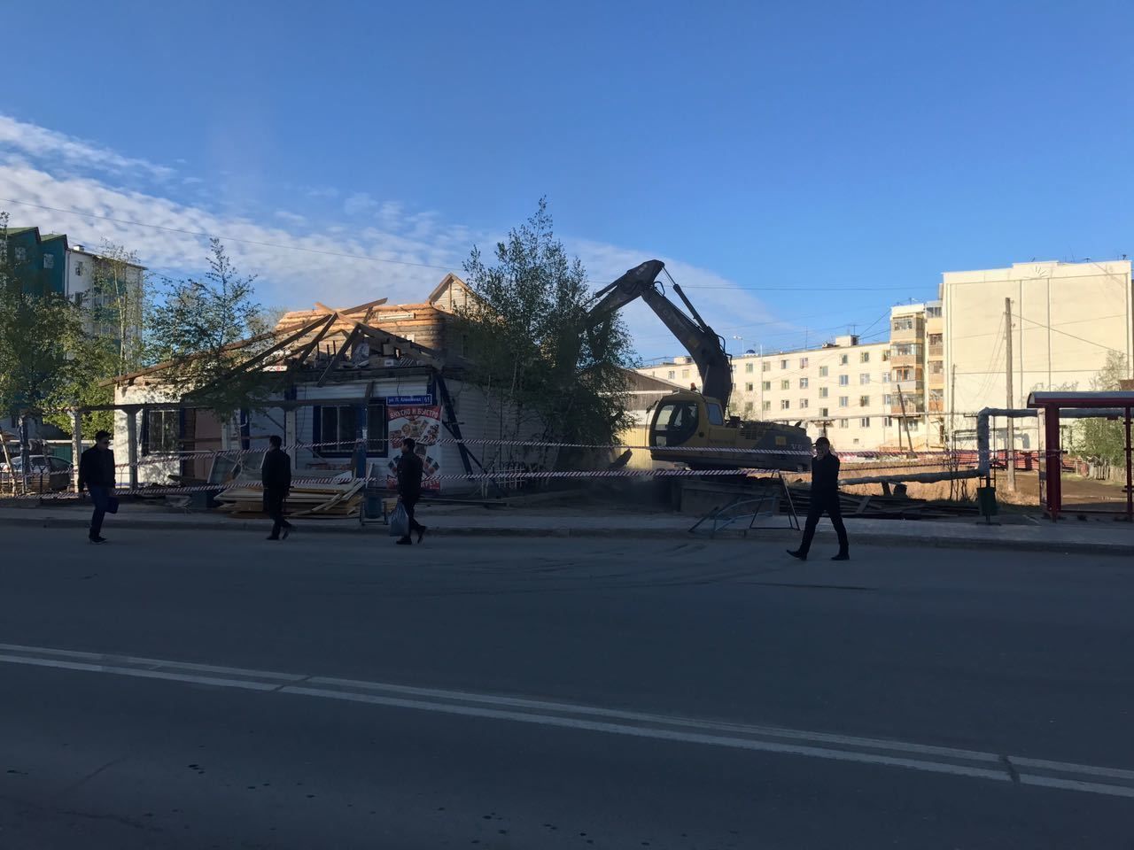 В Якутске снесен объект самовольной постройки – магазин «Интер»