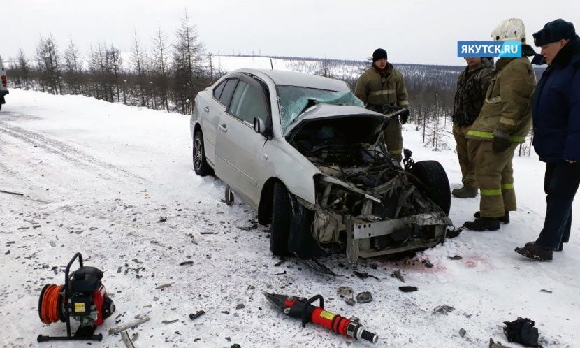 Женщина и двое малолетних детей погибли в результате ДТП в Якутии