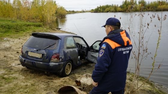В Жатае водолазы извлекли из реки автомашину с двумя погибшими